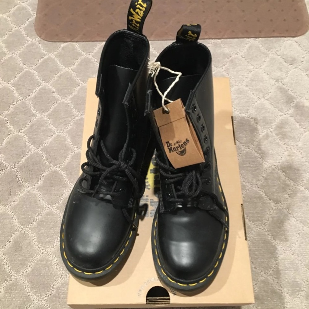 Dr. Marten boots black size 6 smooth